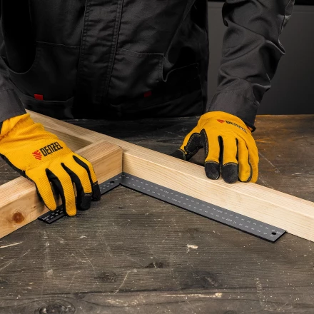 Угольник, 200 х 300 мм, алюминиевый, лазерная гравировка Denzel 32392 купить в Новом Уренгое