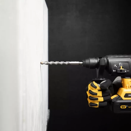 Бур по бетону Denzel, 14 x 210 мм  двойная спираль, три пылеотводящие кромки, 705030 купить в Новом Уренгое