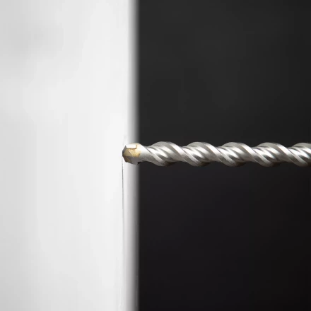 Бур по бетону Denzel, 14 x 210 мм  двойная спираль, три пылеотводящие кромки, 705030 купить в Новом Уренгое