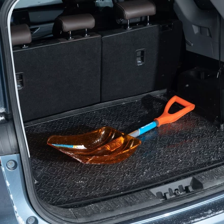 Лопата для уборки снега Сибртех 61673, поликарбонат, 270х360х840 мм, стальной черенок, усиленная купить в Новом Уренгое