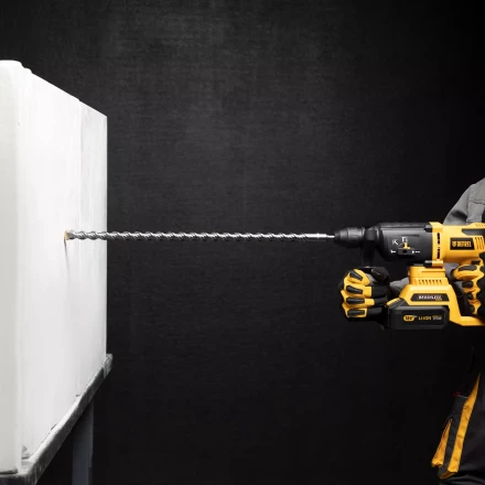 Бур по бетону Denzel, 18 x 600 мм, двойная спираль, три пылеотводящие кромки, 705046 купить в Новом Уренгое