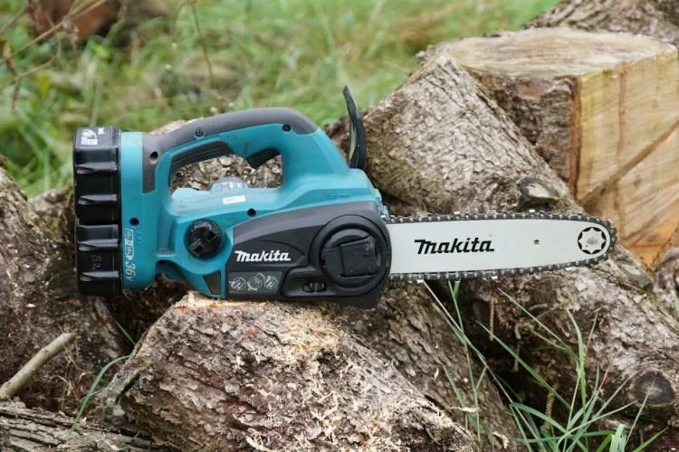 Аккумуляторная цепная пила Makita DUC302RF2 (2*3Ач, ЗУ) купить в Новом Уренгое