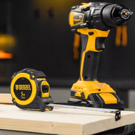 Рулетка Denzel 5м х 19мм, автоматич. фиксац., нейлон. покрытие, магнит. зацеп, двухстор. разметка, 31521 купить в Новом Уренгое