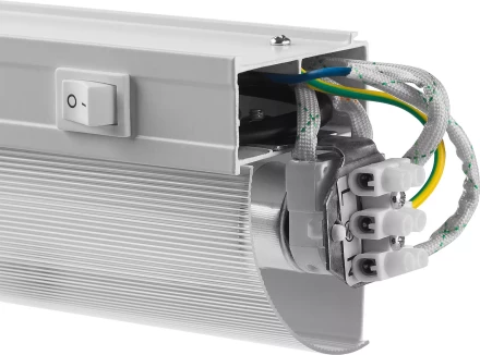 Светильник люминесцентный СВЕТОЗАР модель &quot;СЛУ-115&quot; с плафоном и выключателем, угловой, лампа Т8, 502x54x74мм, 15Вт SV-57587-15 купить в Новом Уренгое