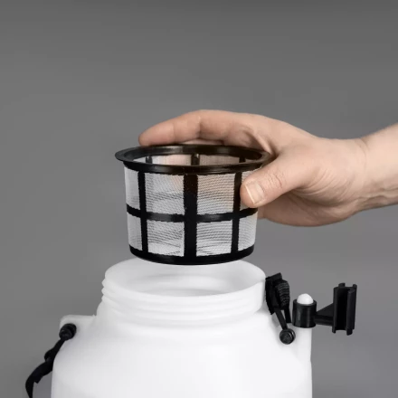 ЗУБР 5 л, аккумуляторный опрыскиватель (ОПС-5) купить в Новом Уренгое