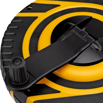 Рулетка геодезическая Denzel 20 м х 15 мм, закрытый корпус, фиберглассовая лента, 31290 купить в Новом Уренгое