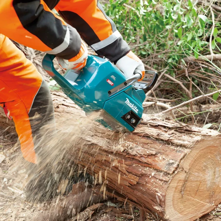 Аккумуляторная цепная пила 40v, шина 40см Makita UC012GZ (без АКБ и ЗУ) купить в Новом Уренгое