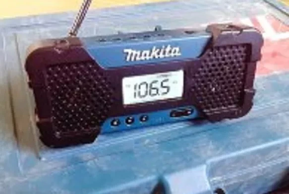 Радио Makita MR051 купить в Новом Уренгое