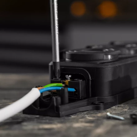 Шнур сетевой Denzel Energy Series, ПВС, 1,5 м, 3 x 1 мм, с неразборной вилкой, белый, 3 м, 37662 купить в Новом Уренгое