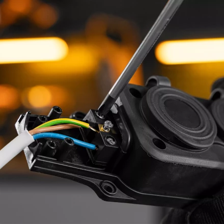 Шнур сетевой Denzel Energy Series, ПВС, 1,5 м, 3 x 1 мм, с неразборной вилкой, белый, 3 м, 37662 купить в Новом Уренгое