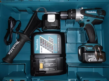 Аккумуляторная дрель-шуруповерт Makita BHP448RFE купить в Новом Уренгое