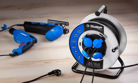 Удлинитель ЗУБР &quot;ПРОФИ&quot; на металл катушке, КГ 3х1,5кв мм, морозостойкий, 4 гнезда, IP44, макс мощность 3500Вт, 50м 55085-50 купить в Новом Уренгое