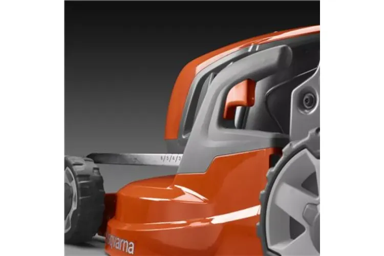 Аккумуляторная газонокосилка, самоходная Husqvarna LC347iV купить в Новом Уренгое