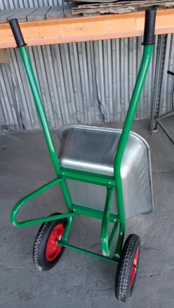 Тачка садово-строительная 2-х колесная усиленная грузоподъемность 320 кг объем 100 л Сибртех 68936 купить в Новом Уренгое