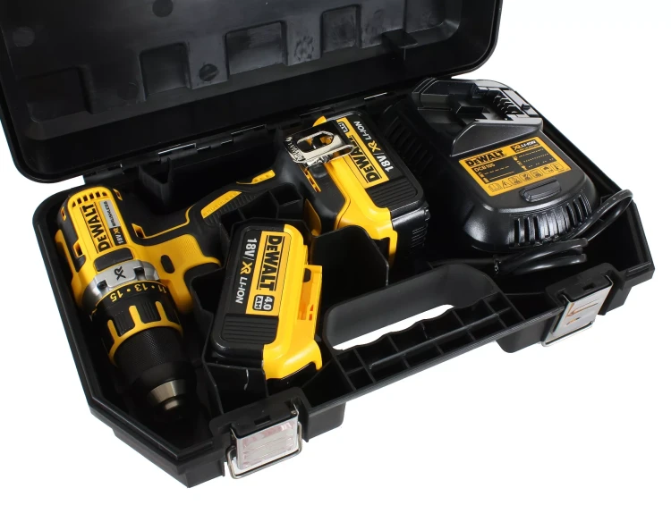 Аккумуляторная дрель шуруповерт DeWalt DСD 790 P2 купить в Новом Уренгое