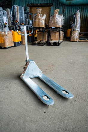 Тележка гидравлическая оцинкованная 2500 кг 1150 мм нейлоновые колеса XILIN BFG 1025410 купить в Новом Уренгое