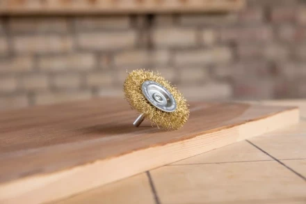 Кордщетка HAMMER плоская 50мм для дрели гофрированная латунированная сталь (207-205) купить в Новом Уренгое