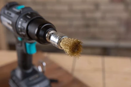 Кордщетка HAMMER кисть 25мм для дрели гофрированная латунированная сталь (207-210) купить в Новом Уренгое