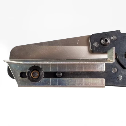 Ножницы для резки пластмассовых коробов, кабель-каналов, полимерных труб и резиновых профилей КВТ НКК-110 «Пеликан» (79823) купить в Новом Уренгое