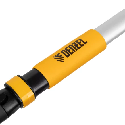 Щетка-сметка со скребком, телескоп, поворотная голова, 750-1120 мм Denzel 55326 купить в Новом Уренгое