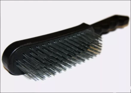 Щетка 4-рядная металлическая с пластмассовой ручкой  SPARTA 748665 купить в Новом Уренгое