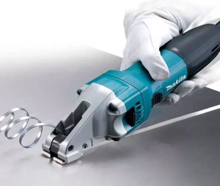 Шлицевые ножницы по металлу Makita JS1601 купить в Новом Уренгое