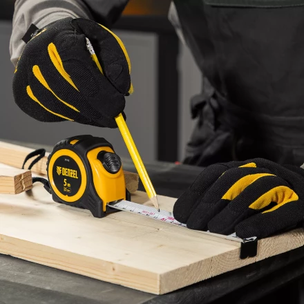 Рулетка Denzel  5м х 25мм, обрезиненный корпус, автоматическая фиксация, 31552 купить в Новом Уренгое