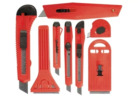 Набор ножей выдвижные лезвия 9 мм - 4 шт, 18 мм - 2 шт, + скребки 40 - 52 мм 2 шт MATRIX 78991 купить в Новом Уренгое