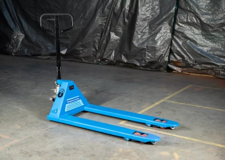 Тележка гидравлическая широковильная 2500 кг 1220х685 мм полиуретановые колеса TOR RHP 1002515 купить в Новом Уренгое