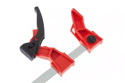 Струбцина реечная быстрозажимная усиленная пластиковый корпус рычажно-храповой механизм 150 х 100 х 306 мм штанга 5 х 22 мм Matrix 20725 купить в Новом Уренгое