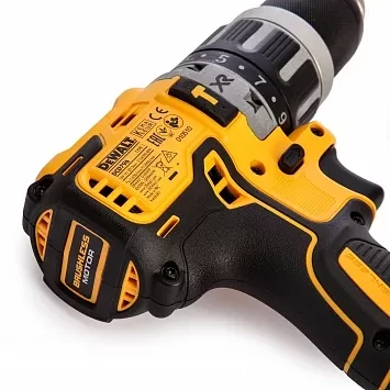 Аккумуляторная дрель DCD 796 D2 DeWalt купить в Новом Уренгое