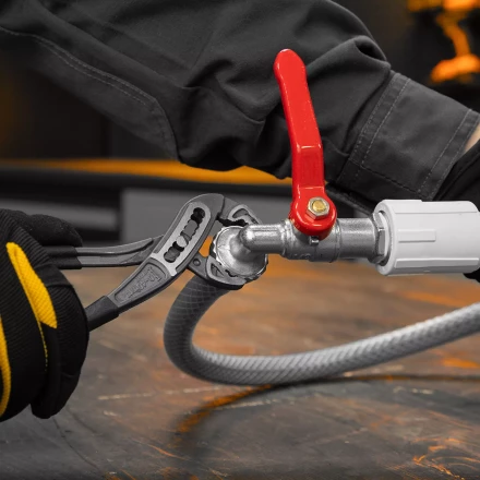 Клещи переставные Denzel 17901, обливные рукоятки, 180 мм купить в Новом Уренгое