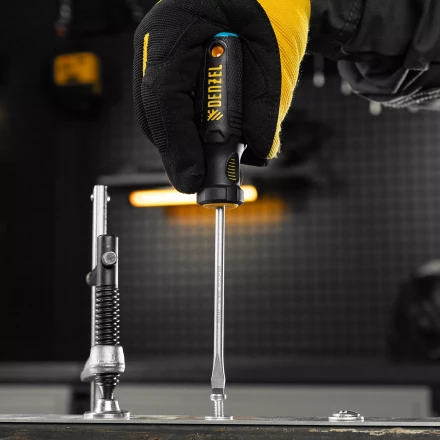 Отвертка, SL5x100 мм, S2, 3к рукоятка Denzel 121967 купить в Новом Уренгое