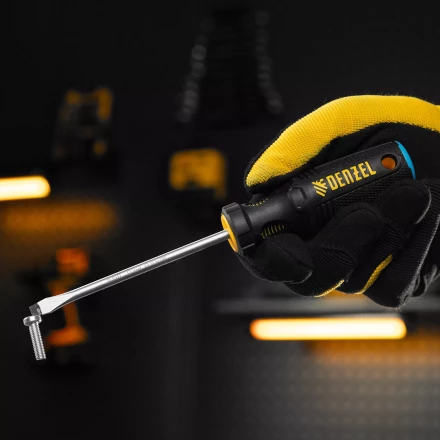 Отвертка, SL5x100 мм, S2, 3к рукоятка Denzel 121967 купить в Новом Уренгое