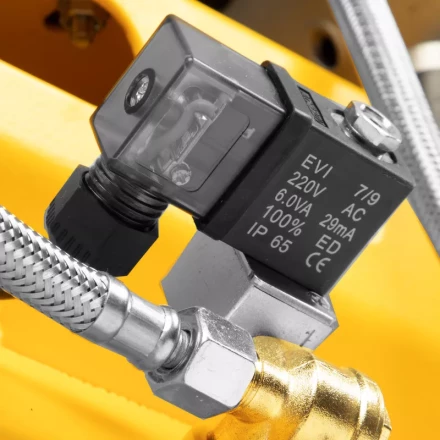 Компрессор безмасляный, малошумный  DLS 2250/100, 2250 Вт, 3x750, 100 л, 410 л/мин блок управления/ Denzel 58029 купить в Новом Уренгое