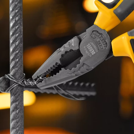 Плоскогубцы комбинированные 205 мм Denzel 17082, трехкомпонентные рукоятки купить в Новом Уренгое