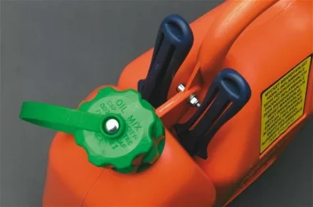 Канистра комбинированная 6 и 2.5 л купить в Новом Уренгое