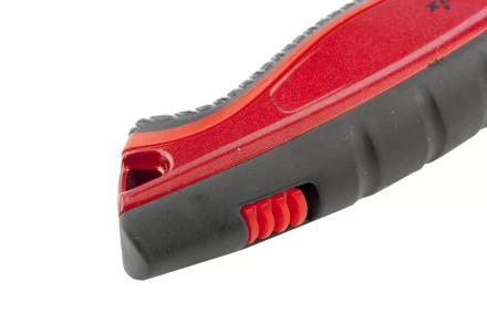 Нож 18мм, выдвижное трапециевидное лезвие, эргономичная двухкомпонентная рукоятка + 3 лезвия MATRIX QUIK BLADE 78925 купить в Новом Уренгое