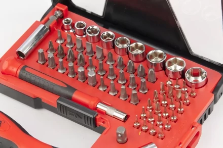 Отвертка реверсивная с набором бит и торцевых головок, 67 шт., CrV Matrix 11784 купить в Новом Уренгое