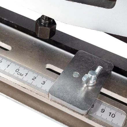 Шинорез гидравлический КВТ ШР-200V с V-образным лезвием для шин шириной до 200 мм (85142) купить в Новом Уренгое