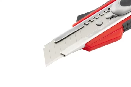 Нож 18мм, выдвижное лезвие, металлическая направляющая, двойная фиксация, эргономичная двухкомпонентная рукоятка MATRIX QUIK BLADE 78936 купить в Новом Уренгое