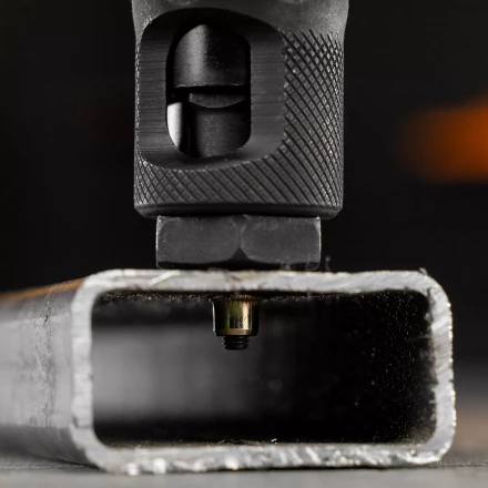 Заклепки резьбовые, стальные, оцинкованные, М3, пластиковый кейс, 200 шт. Denzel 40600 купить в Новом Уренгое