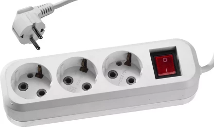 Удлинитель СИБИН электрический, ПВС сечение 0,75кв мм, 3 гнезда, макс мощн 2200Вт, 3м, заземление, выключатель 55036-3 купить в Новом Уренгое