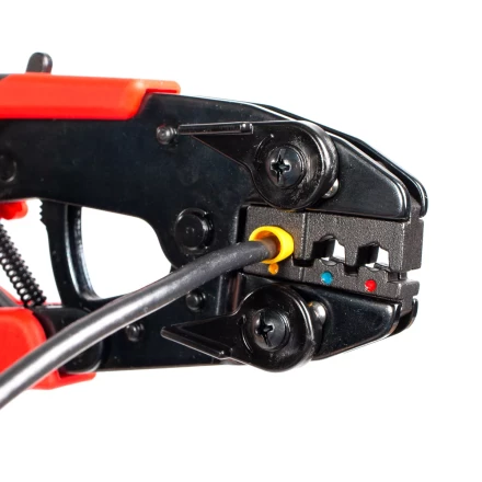 Пресс-клещи КВТ СТВ+5 с 5 матрицами МПК для опрессовки разъемов, втулочных, изолированных и неизолированных наконечников (набор) (89227) купить в Новом Уренгое