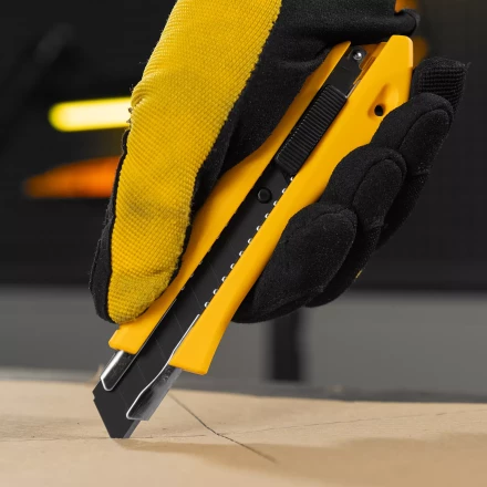 Нож Denzel, 18 мм, сменное лезвие, SK4, метал. направляющая, нажимной фиксатор, 78942 купить в Новом Уренгое