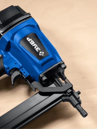 ЗУБР CN-40, пневматический нейлер для гвоздей по бетону и металлу, Профессионал (31940) купить в Новом Уренгое