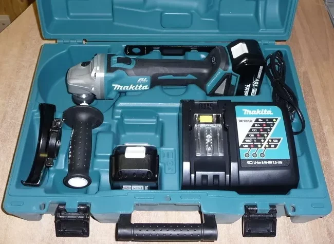 Аккумуляторная шлифмашина  УШМ DGA504RME Makita купить в Новом Уренгое