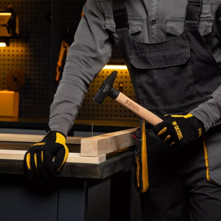 Молоток слесарный, 400 г Denzel, кованый квадратный боек, буковая рукоятка, 10428 купить в Новом Уренгое