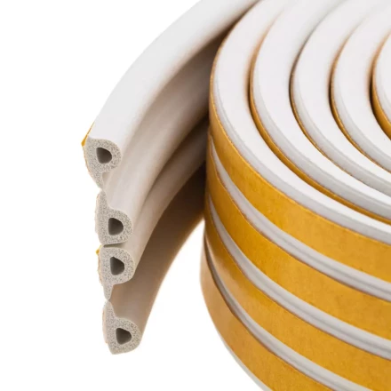 Уплотнитель резиновый, 12 м, профиль &quot;P&quot;, белый Сибртех 88907 купить в Новом Уренгое