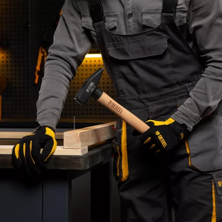 Молоток слесарный, Denzel 800 г, кованый квадратный боек, буковая рукоятка 10435 купить в Новом Уренгое